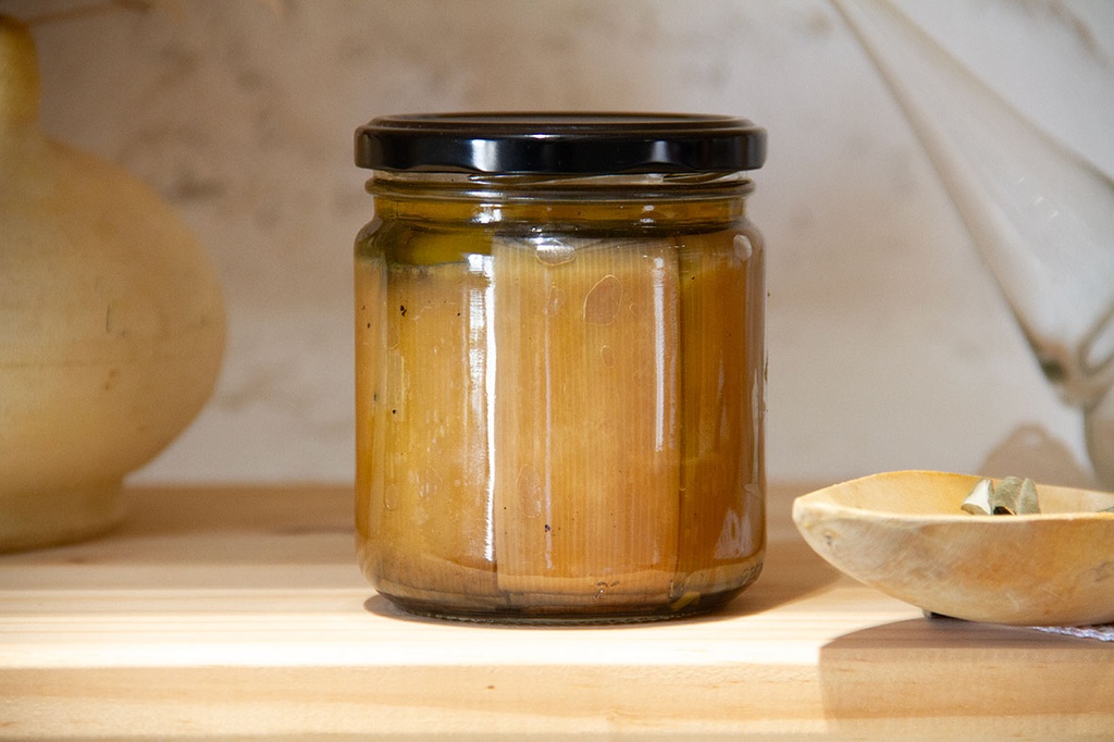 Puerros asados conservados en AOVE